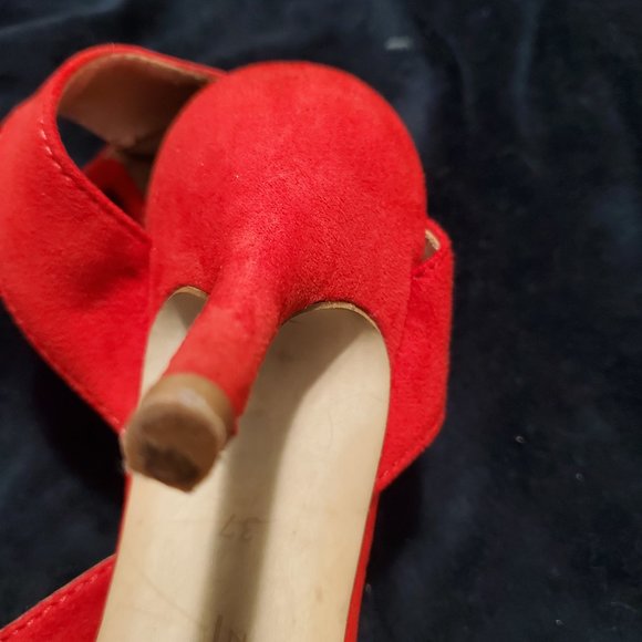 Zara Basic Red Velvet 3" Pumps with Ankle Strap In PRISTINE Condition Size 37 - Picture 5 of 7